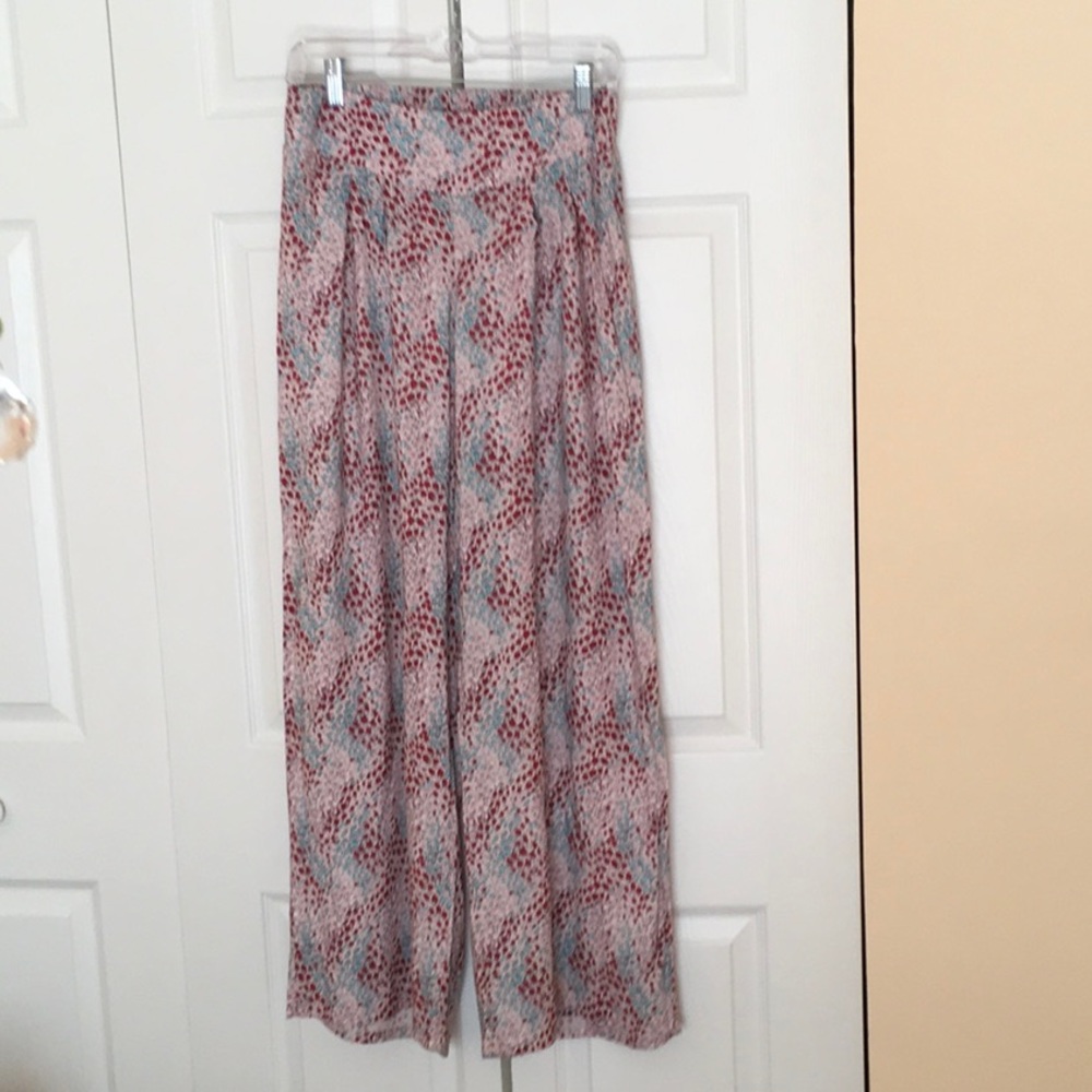 Rayon pants with flower print on eggshell background